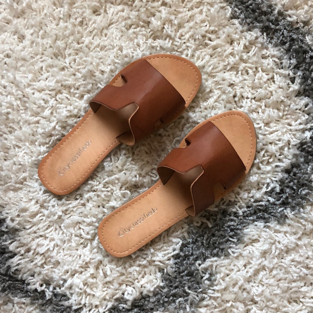 BEACHIN Sandals